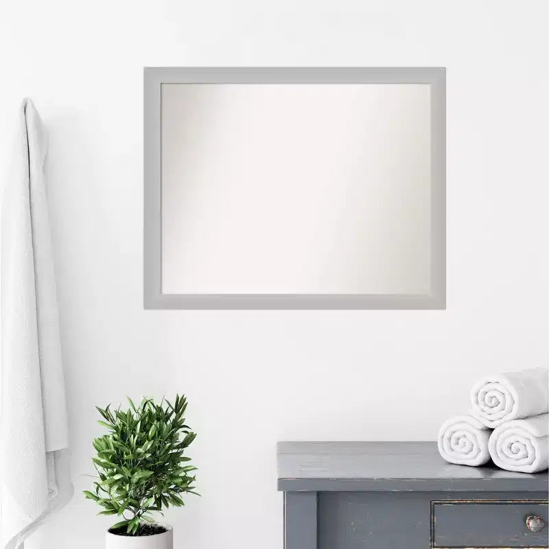Specchio da parete con cornice rettangolare - Finitura argento a bassa lucentezza