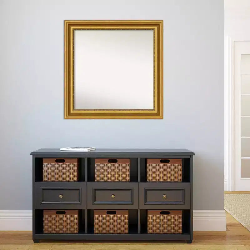 Specchio da parete quadrato con cornice decorata dorata — 80,6 x 80,6 cm