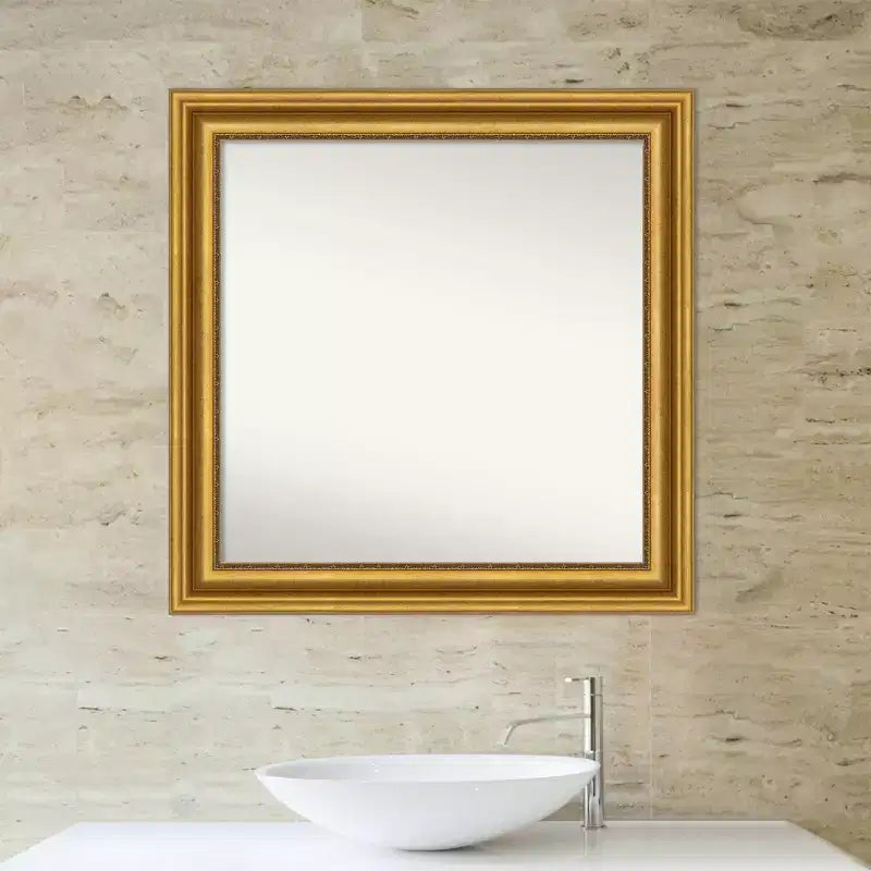 Specchio da parete quadrato con cornice decorata dorata — 80,6 x 80,6 cm