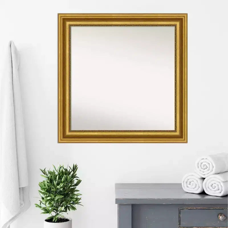 Specchio da parete quadrato con cornice decorata dorata — 80,6 x 80,6 cm