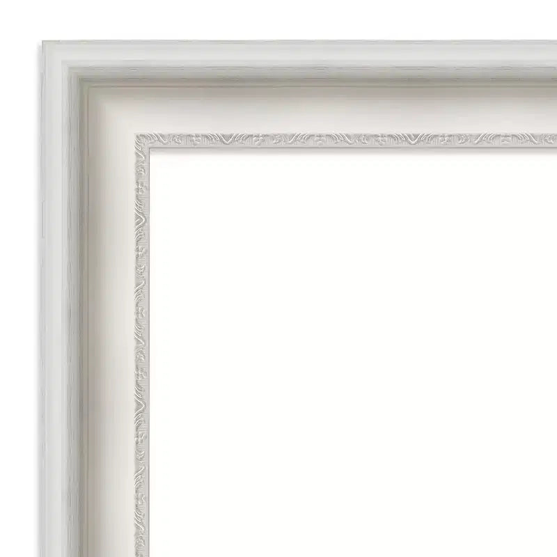 Specchio da parete con cornice bianca decorata – 59,7 x 74,9 cm