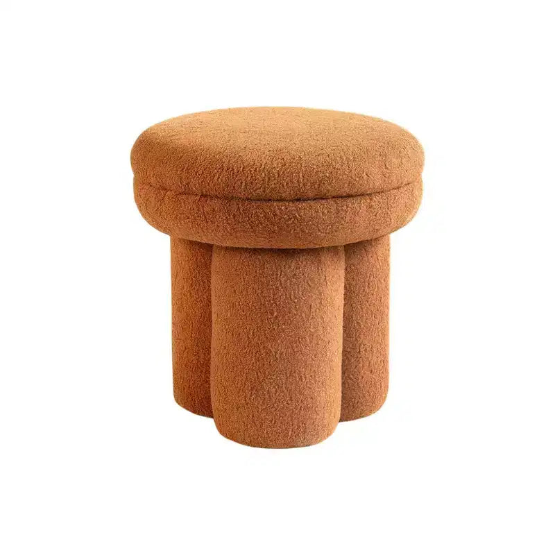 Sgabello d'accento a forma di fungo — Pouf rivestito in montone con base a piedistallo