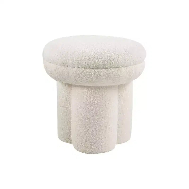 Sgabello d'accento a forma di fungo — Pouf rivestito in montone con base a piedistallo