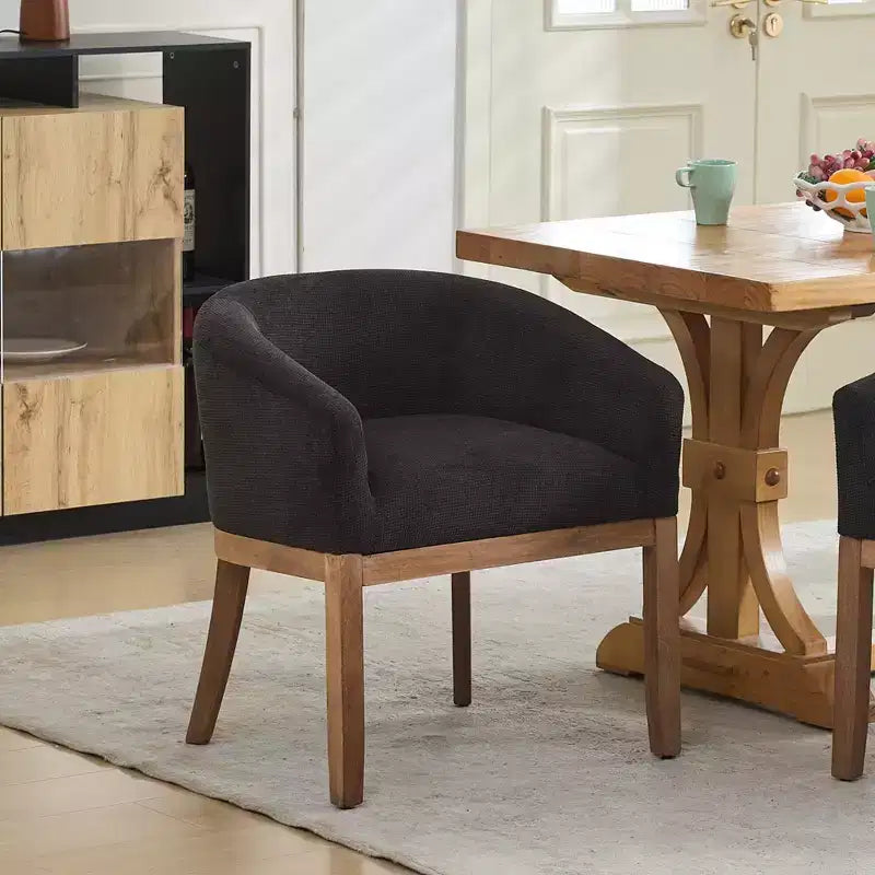 Sedia da pranzo Sleek Barrel con braccioli — Rivestimento in morbido lino e gambe in legno di gomma