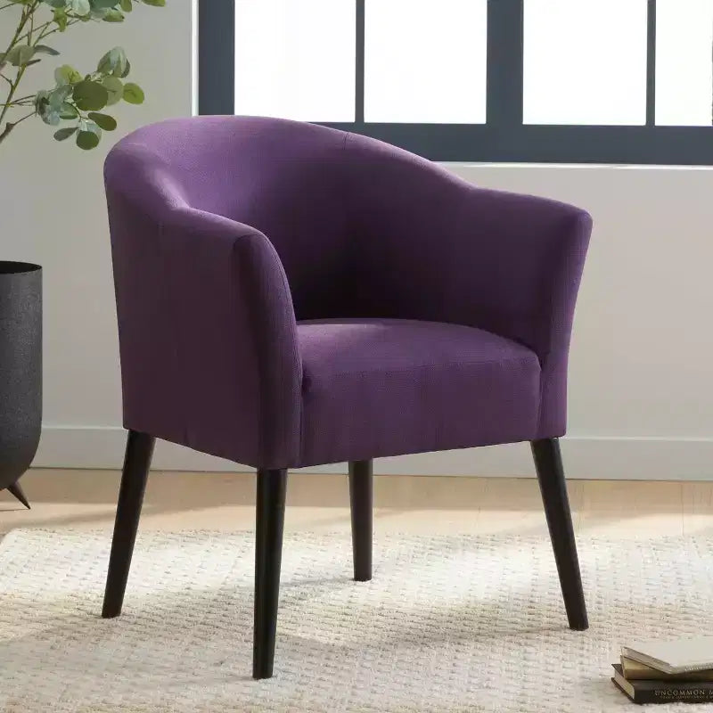 Poltroncina d'appoggio imbottita, senza braccioli e con schienale basso, per soggiorno e camera da letto