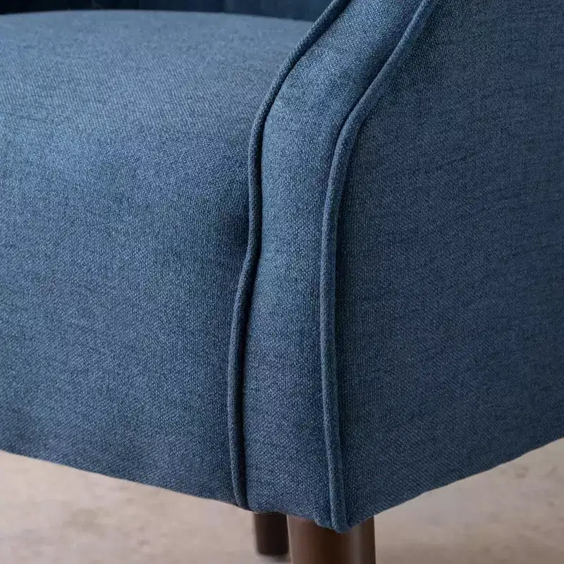 Poltrona Club moderna capitonné con gambe in legno di betulla