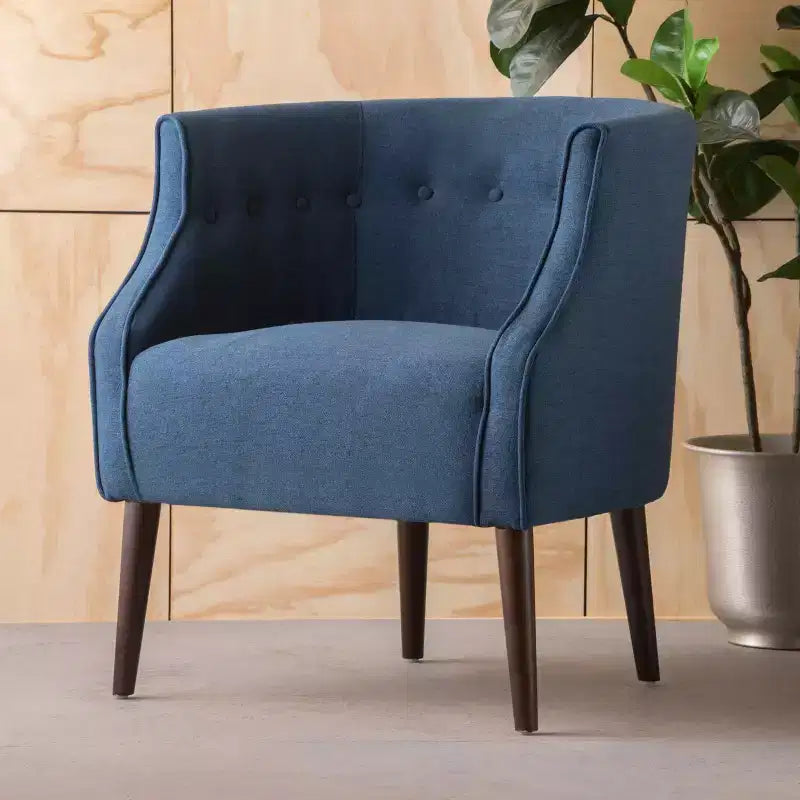 Poltrona Club moderna capitonné con gambe in legno di betulla