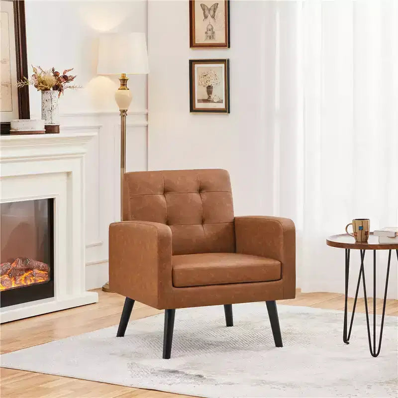 Poltrona moderna in similpelle trapuntata con gambe in legno massello