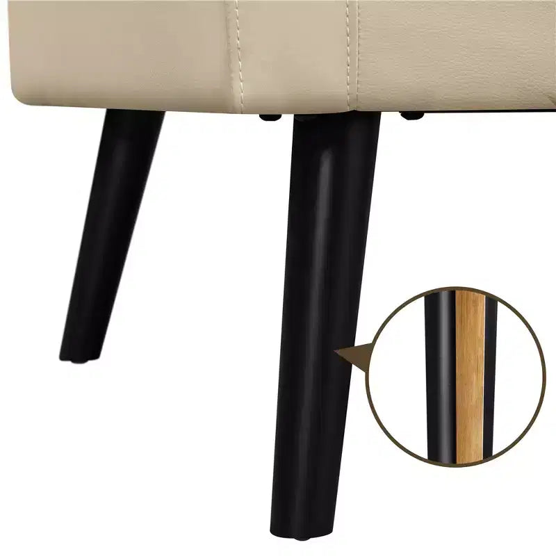 Poltrona moderna in similpelle trapuntata con gambe in legno massello